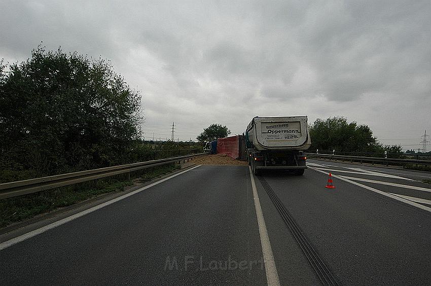 VU LKW umgekippt Kerkraderstr Fotos Fuchs P29.jpg